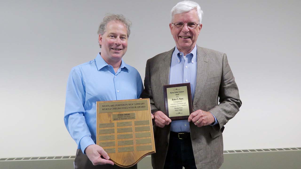 Andrew Mangels presents an award plaque to Bob Plantz